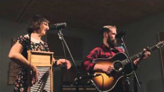 Tomato/Tomato – "Toss It All Away" cool new folk music live